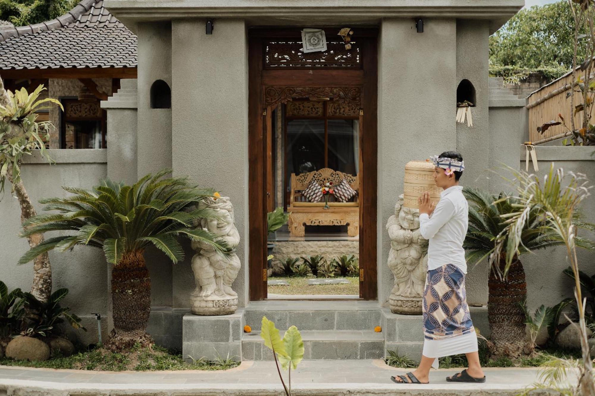 Ari Yudha Pousada *